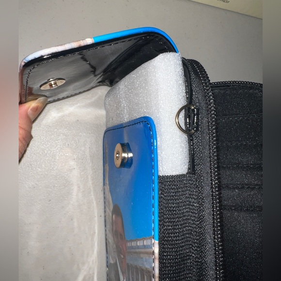 💙 NWT! RARE Obama Zip Around Phone Wallet - Picture 4 of 4